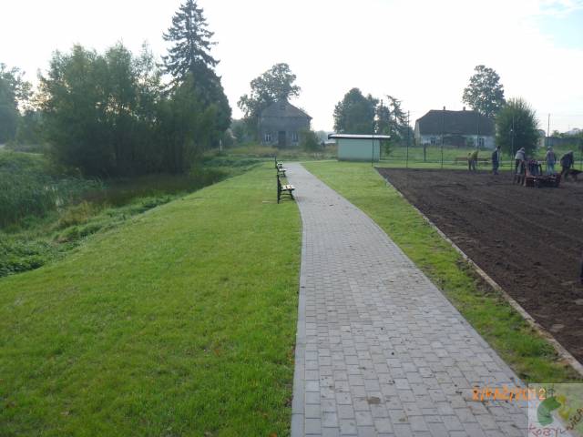 Budowa placu zabaw i renowacja nawierzchni boiska trawiastego na działkach nr 76 i nr 77 w miejscowości Zębowo