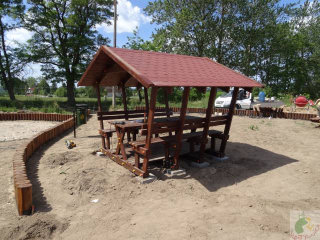 Budowa stanicy rowerowej oraz placu zabaw i rekreacji w miejscowości Komiłowo