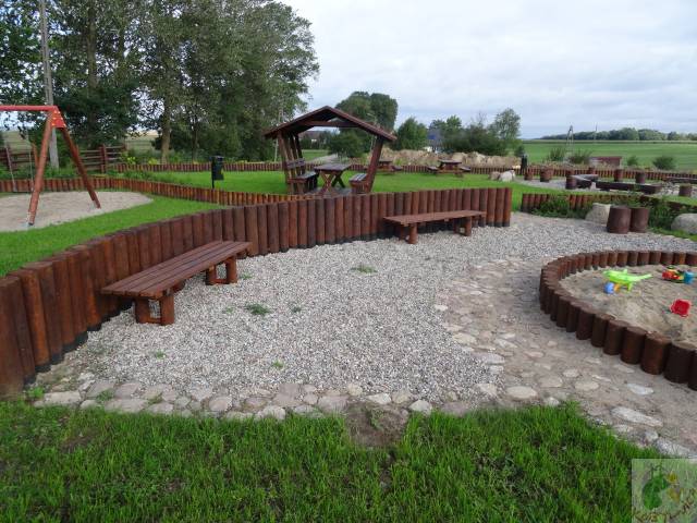 Budowa stanicy rowerowej oraz placu zabaw i rekreacji w miejscowości Komiłowo