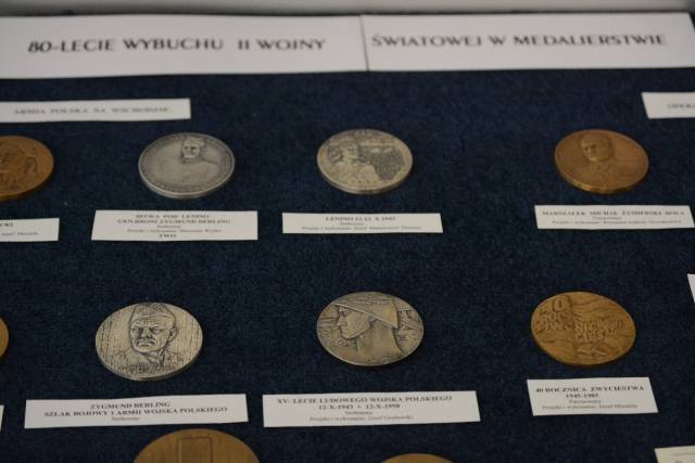 Historia kilku dekad w medalierskich zbiorach