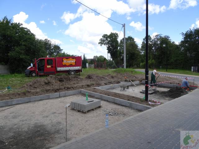Rozbudowa miejsc postojowych w ciągu ulicy Starowiejskiej w Łosinie