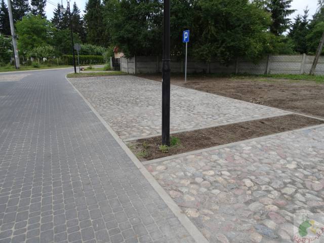 Rozbudowa miejsc postojowych w ciągu ulicy Starowiejskiej w Łosinie